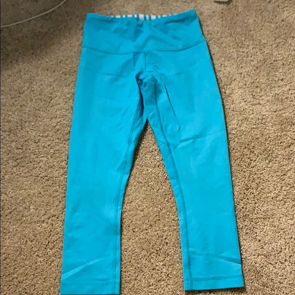 Light blue lululemon crop pants